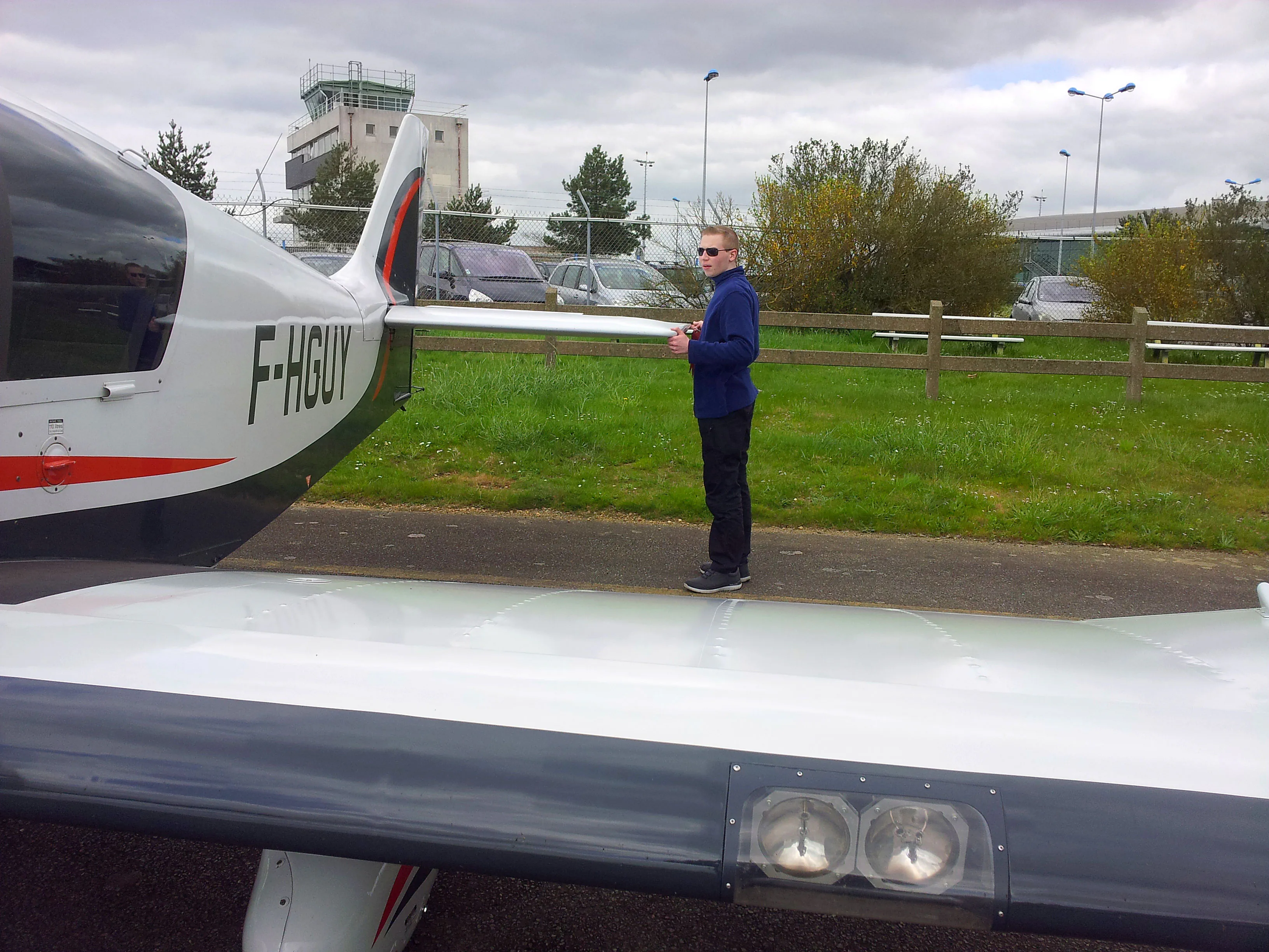 Pre-flight check, horizontal stabilizer verification
