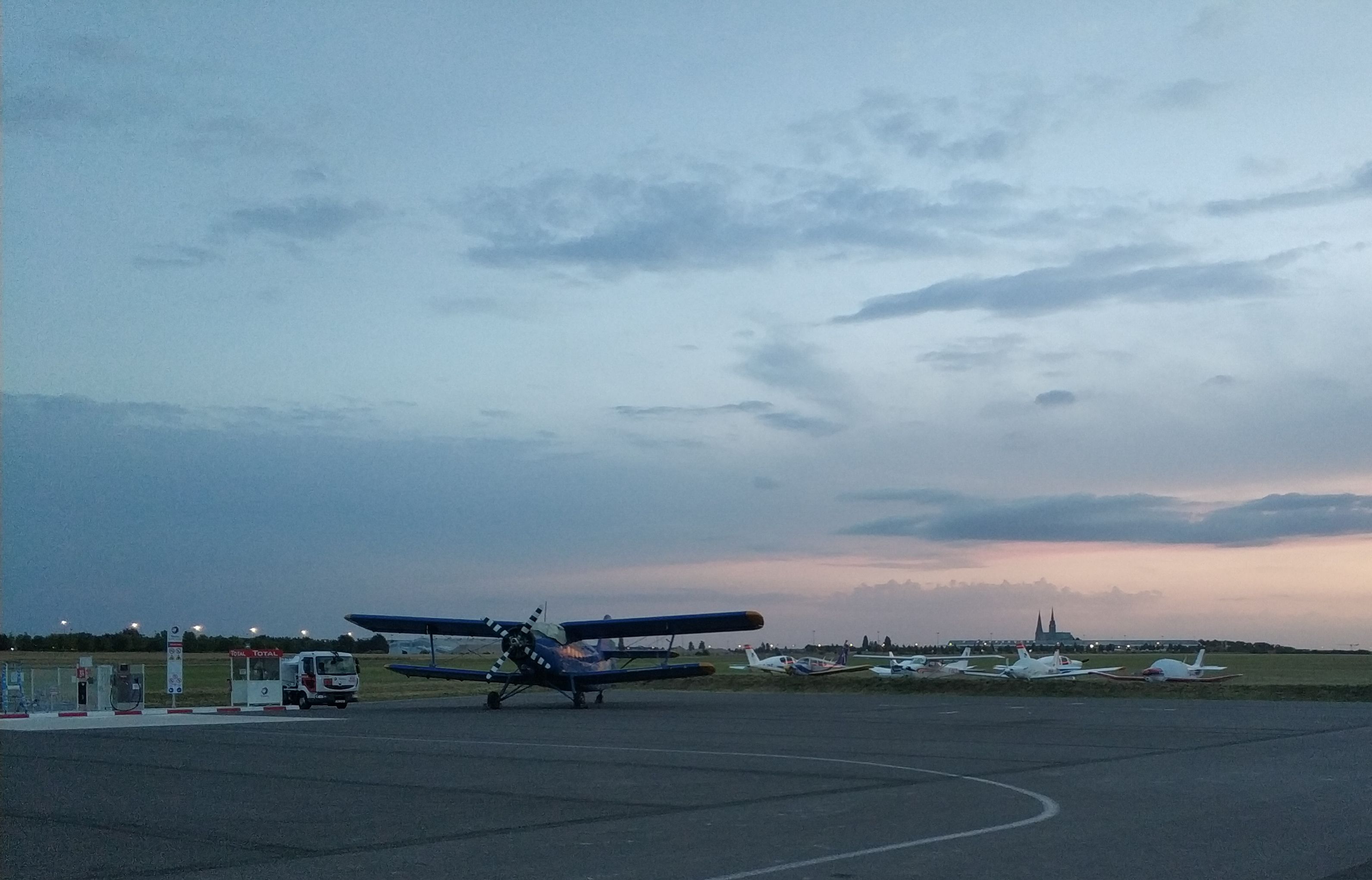 The evening at the Chartres airfield