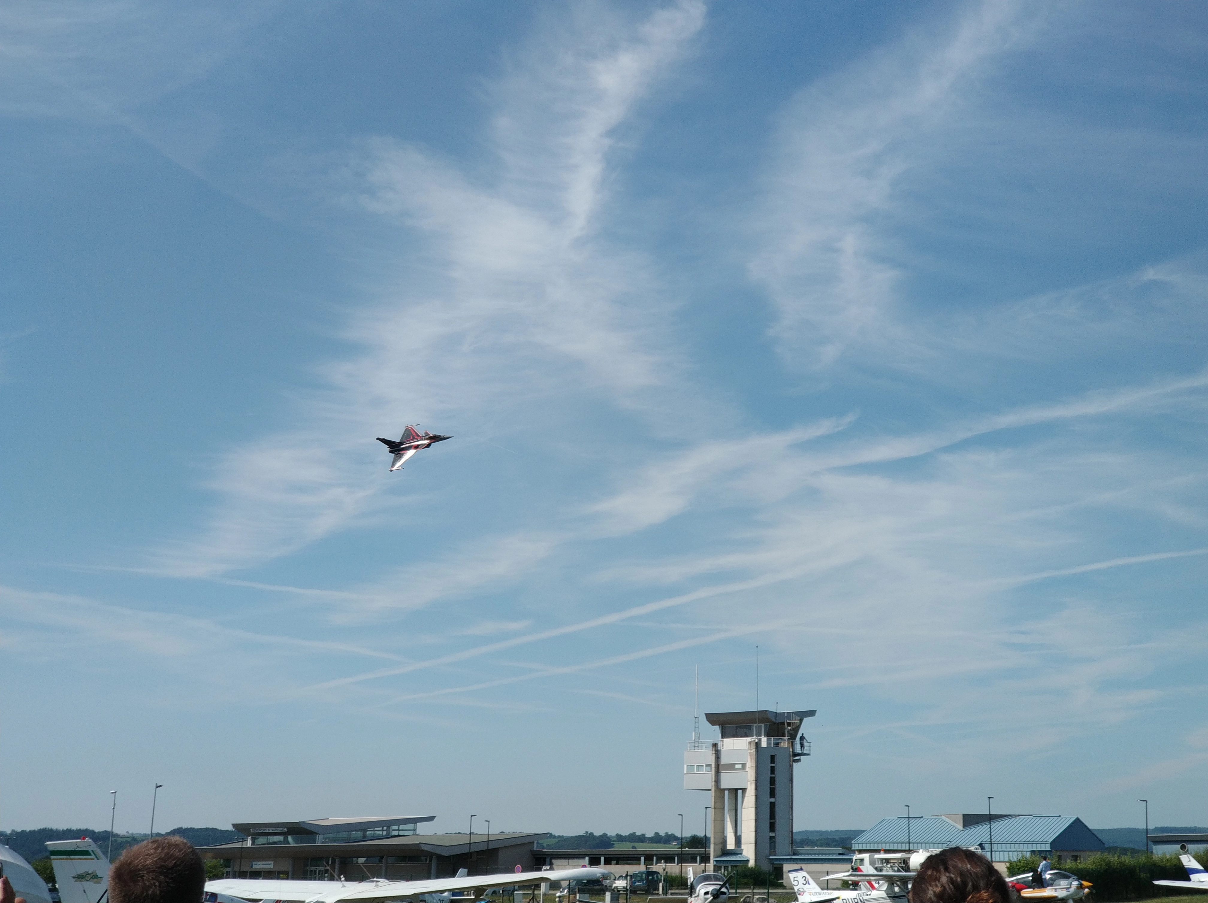 Le Rafale au dessus de l'aéroport d'Aurillac