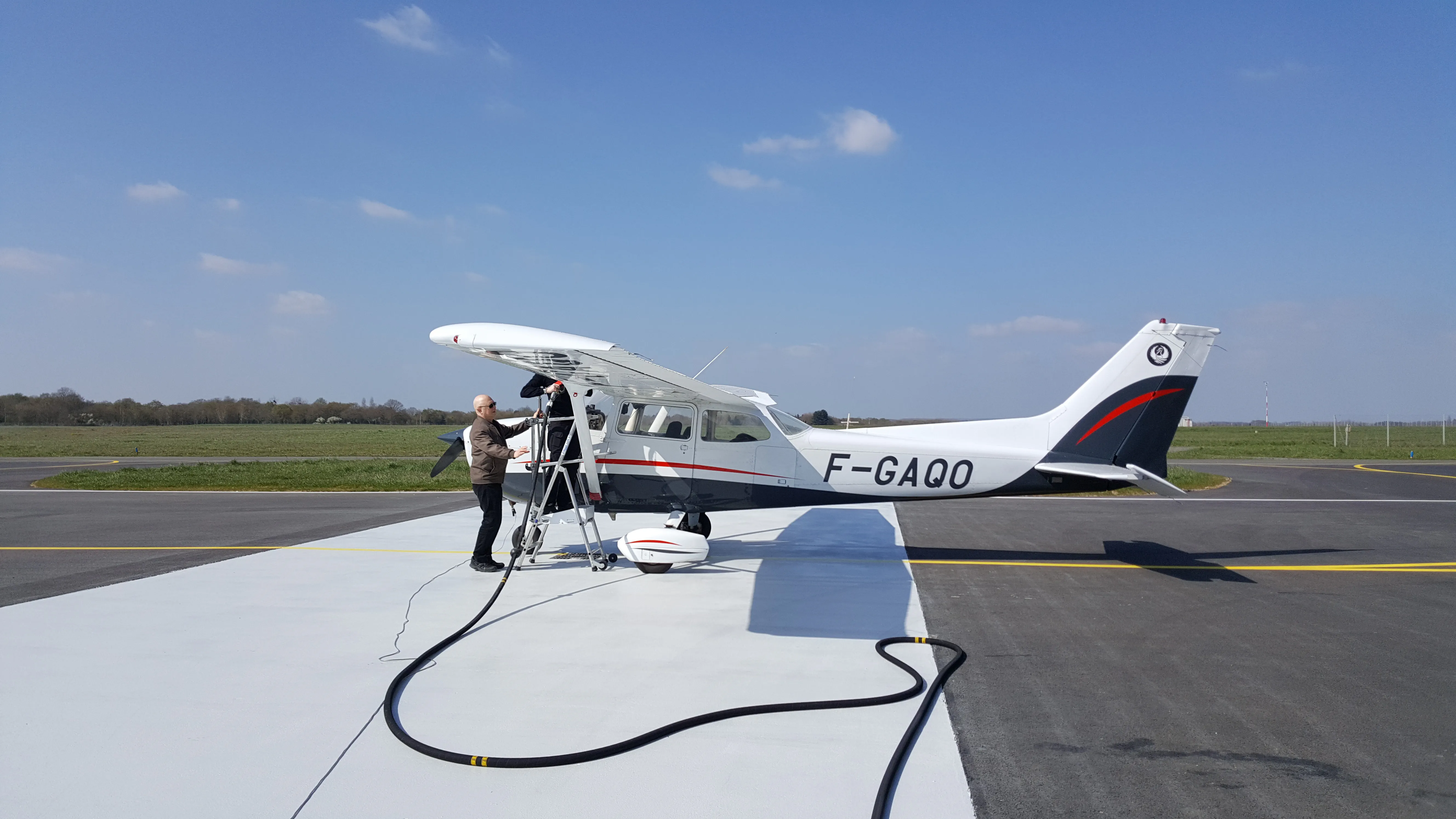 Refuelling in 100LL