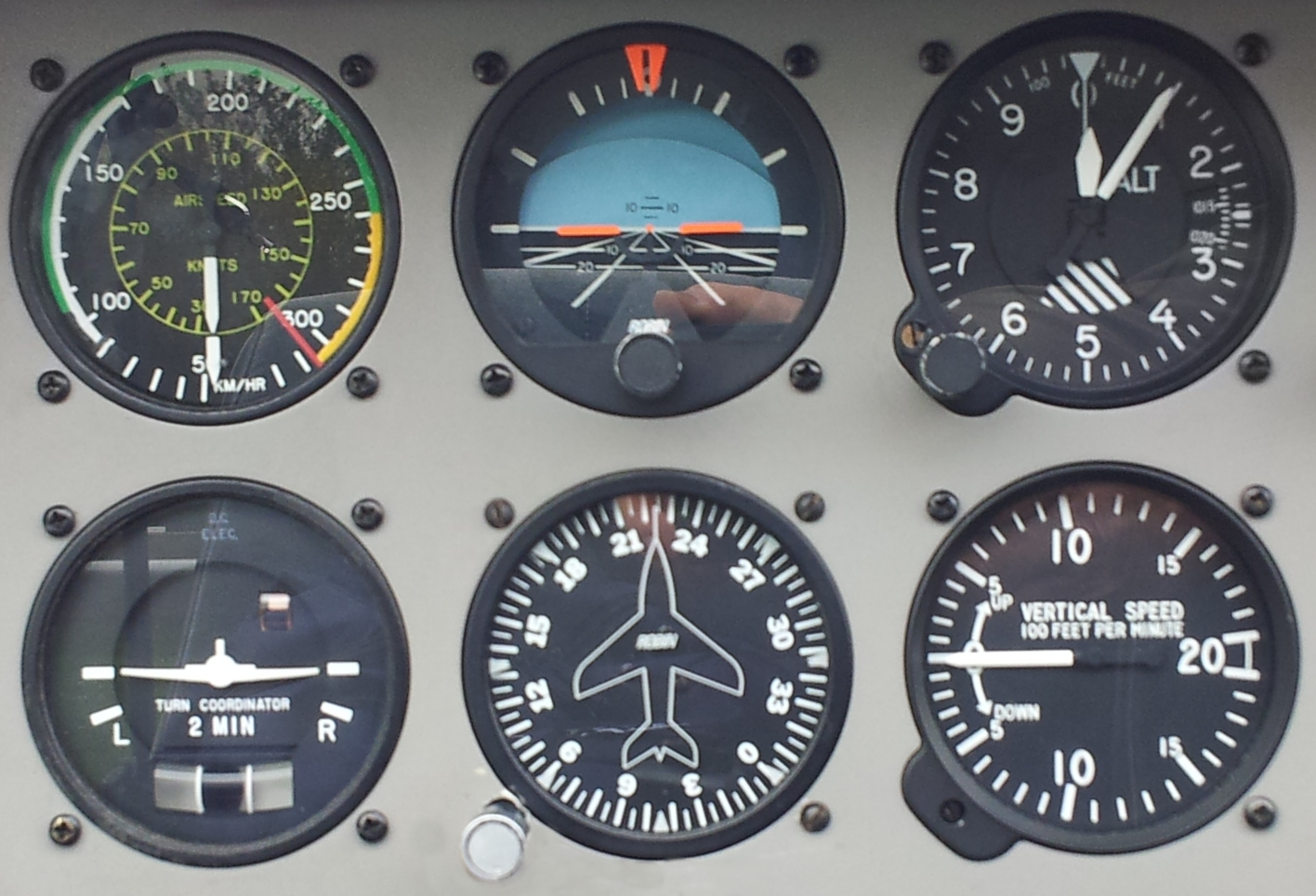 The 6 primary flight instruments of a DR400 The 6 primary flight instruments of a DR400