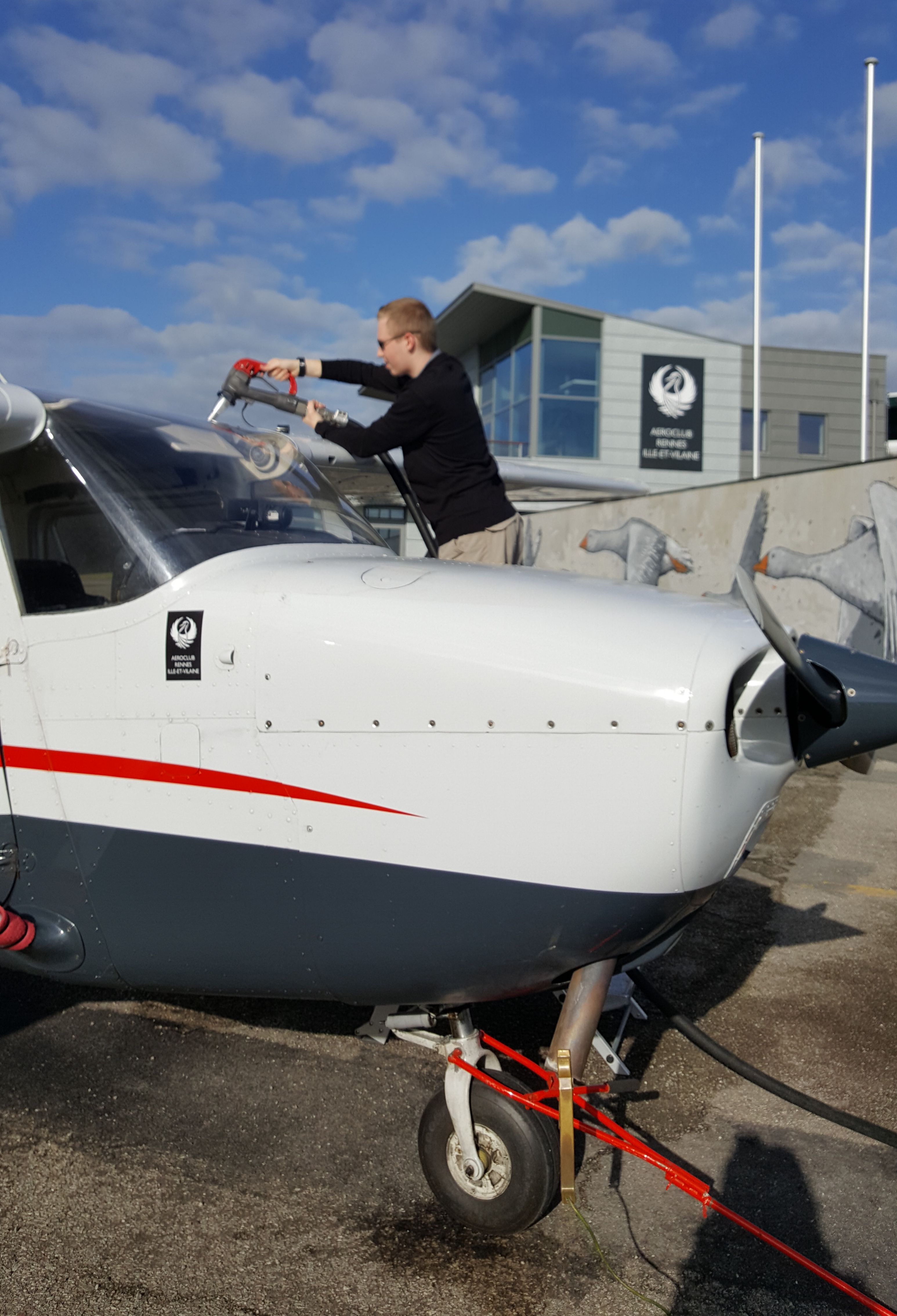 Le plein d'AVGAS Le plein d'AVGAS